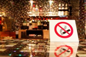 Австрия отложила полный запрет на курение в ресторанах до 2018 года