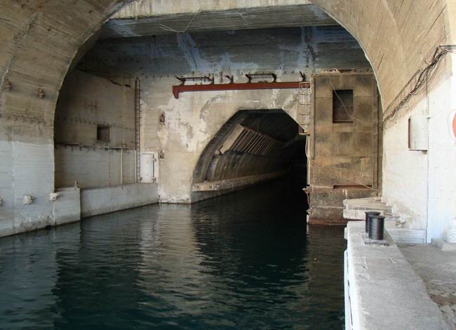 Достопримечательности Балаклавы: секретная база подводных лодок [Фото]