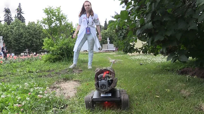 Новыми сотрудниками московских парков стали роботы