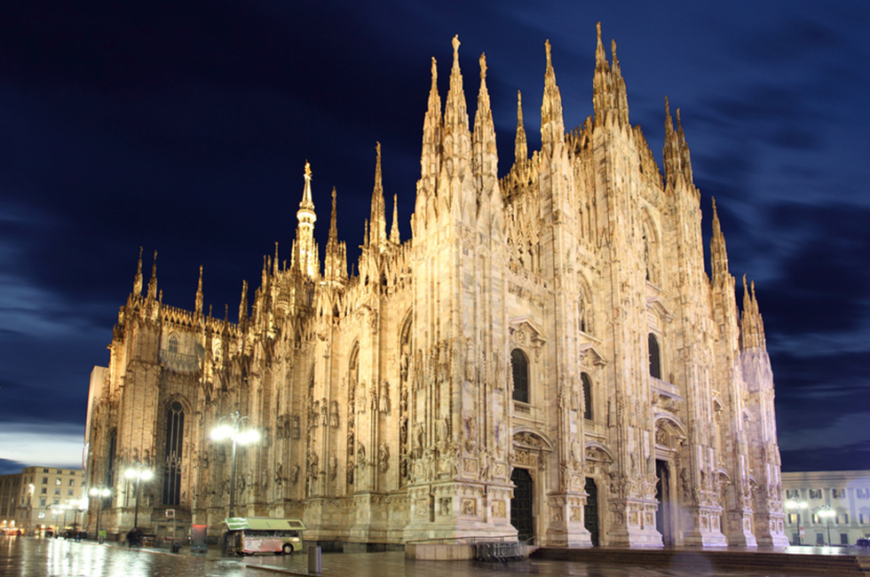 Туристы повредили дроном Миланский собор