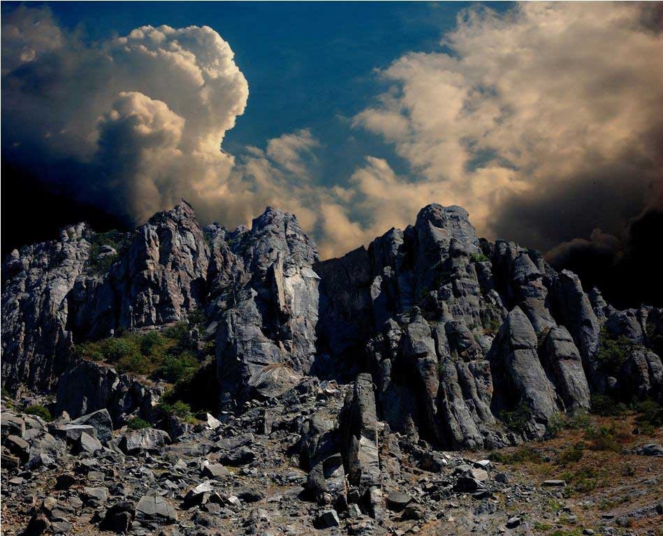 Необычайны Крым: загадки и легенды Долины Привидений