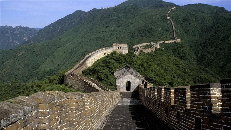 Великая Китайская стена лежит в руинах