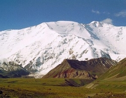 Вершину высотой более семи тысяч метров покорили тюменские альпинисты
