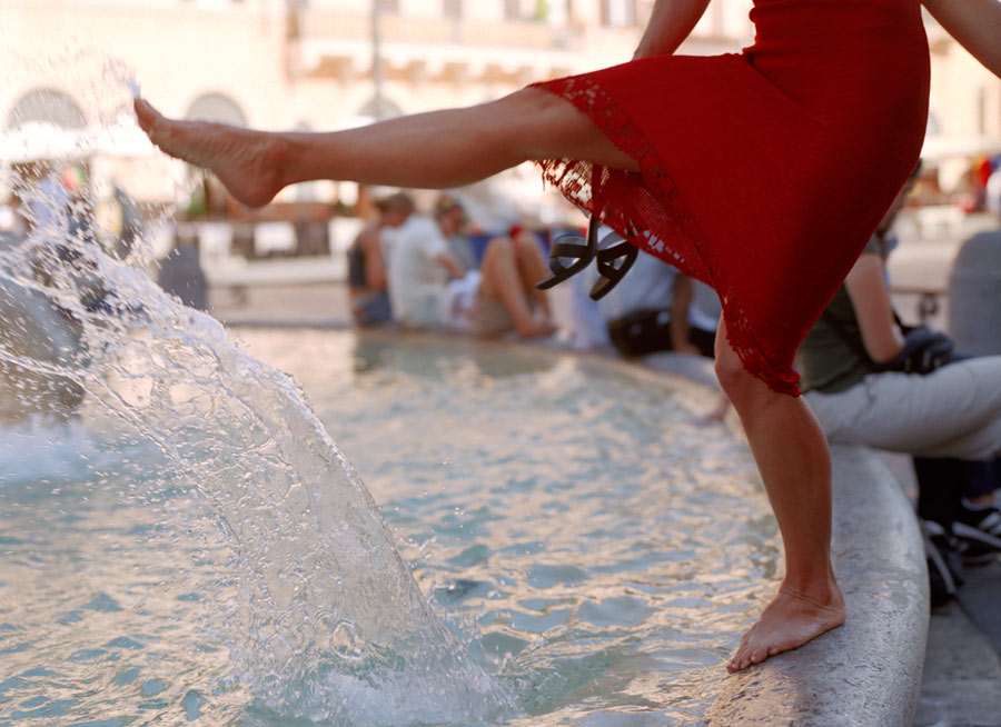 За купание в римских фонтанах туристы заплатят крупный штраф