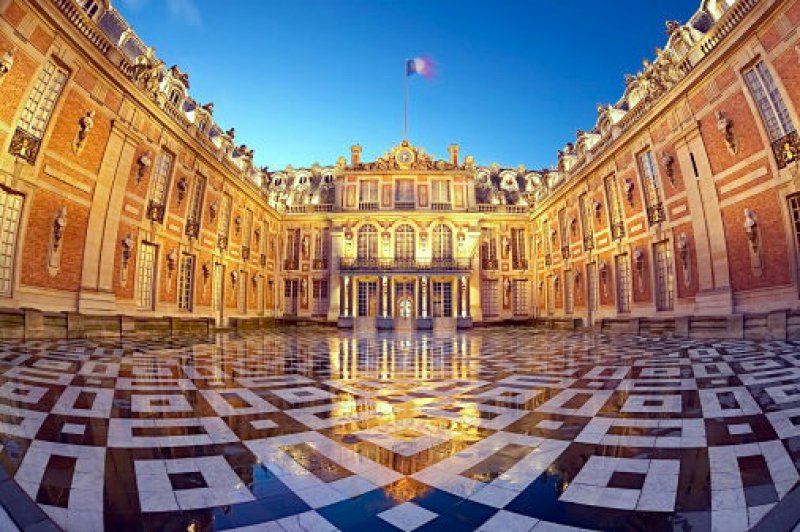 Туристы смогут переночевать в палатах Версаля