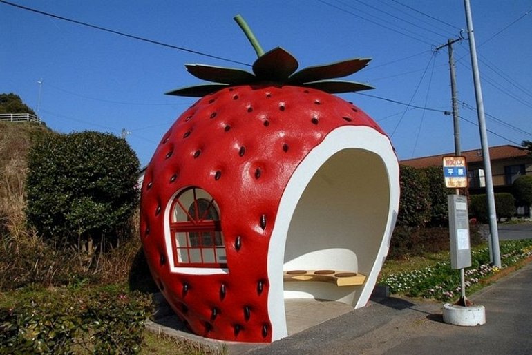 Японские автобусные остановки в форме фруктов