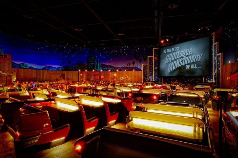 Кинотеатр-ресторан в стиле Sci-Fi