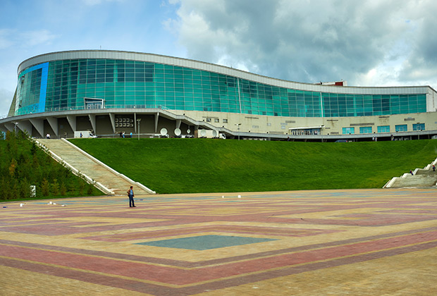 Здание Конгресс-холла в Уфе