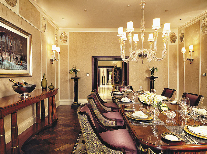 В столовой Президентских апартаментов можно провести частный ужин на 10 персон.. Санкт-Петербург