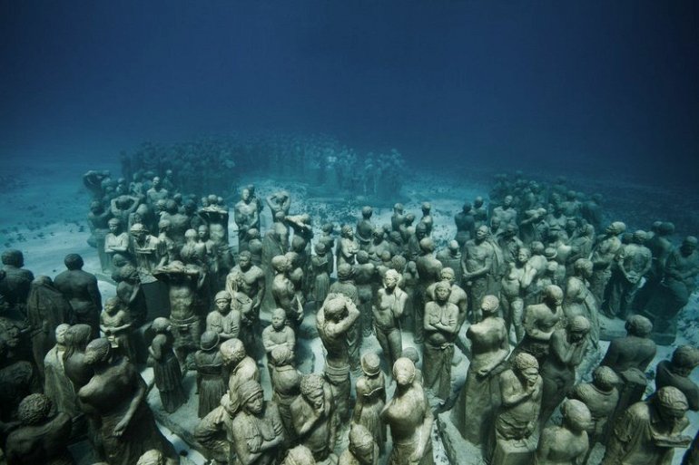 Уникальные подводные статуи