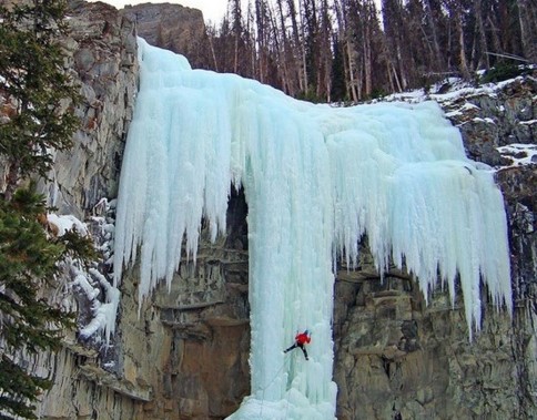 На Сахалине пройдёт фестиваль по ледолазанию по замерзшим водопадам 
