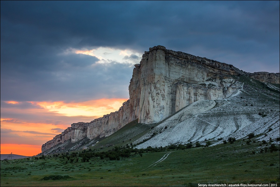 Белая скала фото