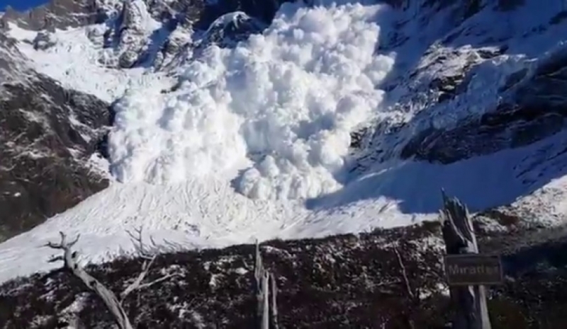 Ростуризм предупредил о риске схода лавин в Альпах