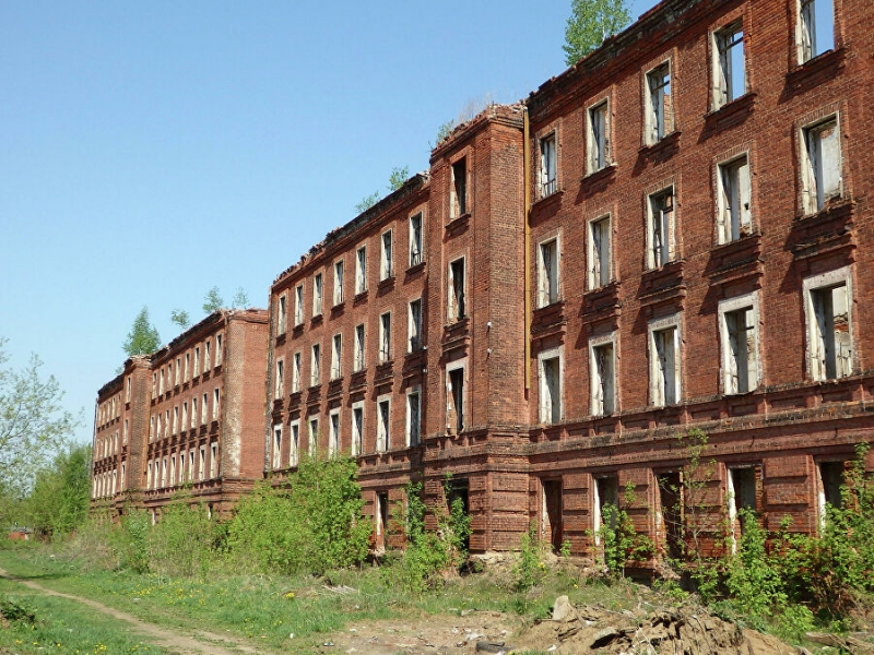 Большинство туристов, приезжая в Ярославль, ограничиваются Кремлем и его окрестностями. На самом деле, в городе несколько сотен достопримечательностей, двести из которых — под охраной ЮНЕСКО. В районах за рекой Которосль есть необычные храмы, в центральной части города — шедевры купеческой и советской архитектуры. О том, где искать «Библию в картинках», пианино во дворе, «Ярославскую свечу» и храм, изображенный на денежной купюре, — в материале РИА Новости.