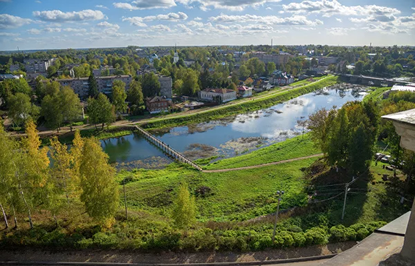 Кашинский курорт в Тверской области, минареты и купола Касимова под Рязанью, фрески на домах в Боровске Калужской губернии — малым городам, многие из которых расположены на полпути к популярным туристическим центрам, есть чем удивить гостей.