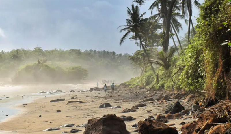 Туристов на Бали предупредили об опасных приливах на пляжах