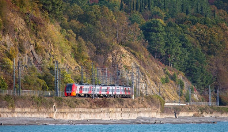 Туристы рады «Ласточкам» в Абхазию, но просят больше поездов в Анапу
