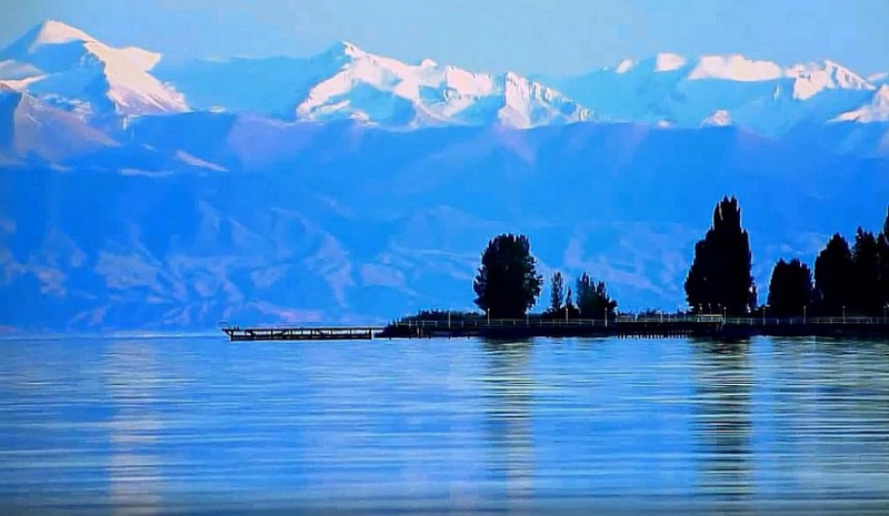 На озере Иссык-Куль туристам предложили отдых без разврата и алкоголя