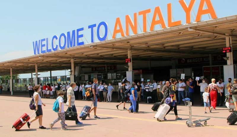 Авиакомпании в ближайшее время ожидают массовых задержек рейсов из РФ в Анталью и обратно