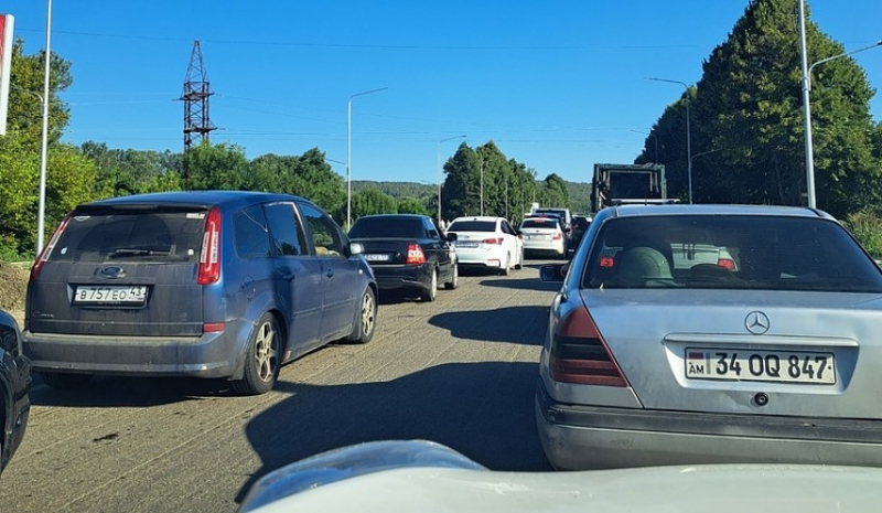 Пробки не только в Крым: какова ситуация на дорогах вблизи краснодарских курортов