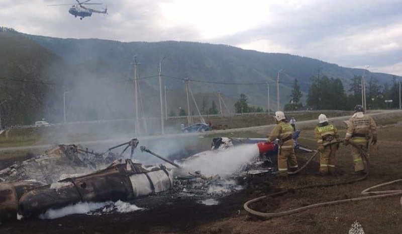 Шесть туристов погибли при падении частного вертолета на Алтае