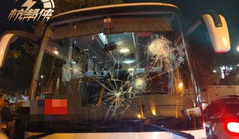 В Марселе на автобус с китайскими туристами напали «люди в черном»