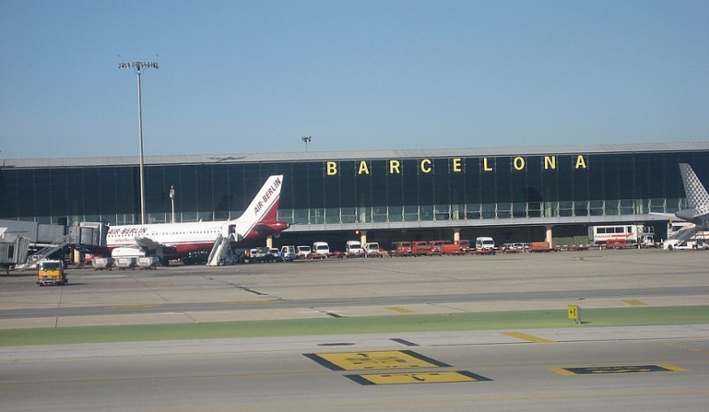 Туристы из России проморгали сумку с люксовыми украшениями в аэропорту Барселоны