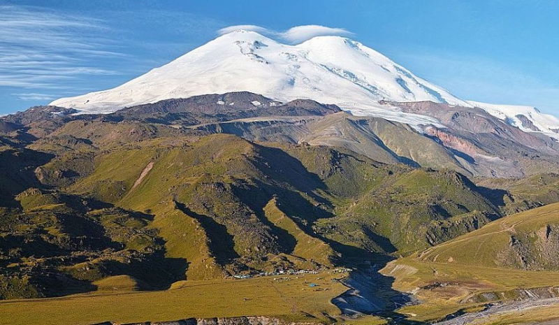 Сорвался в расщелину: альпинист из Краснодара погиб при спуске с Эльбруса