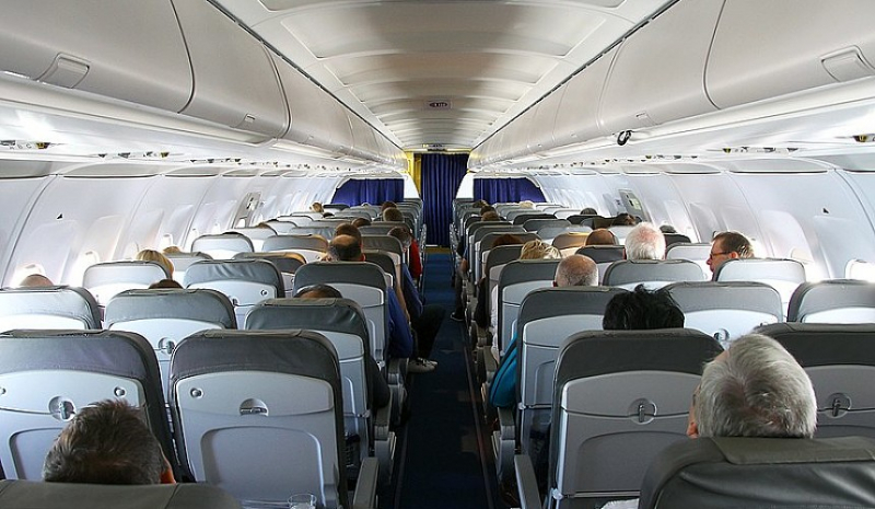 Из-за пьяного дебошира самолет S7 вынуждено сел в Красноярске