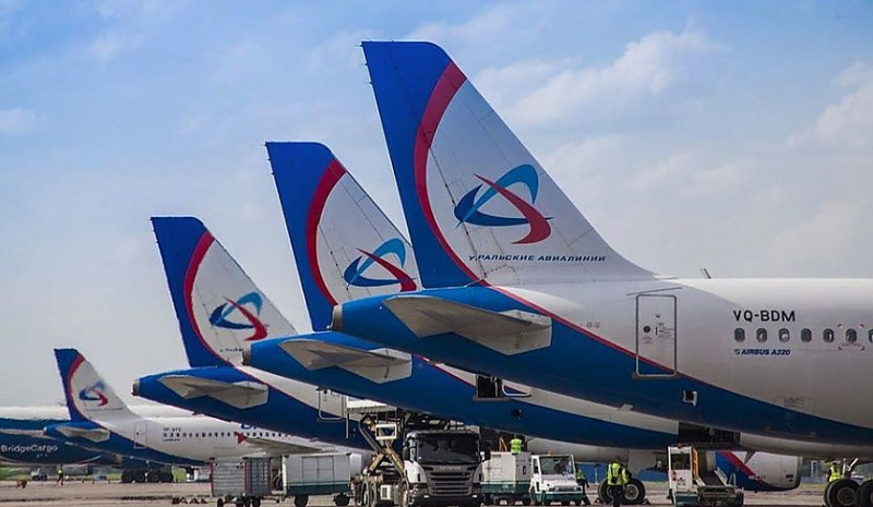 «Уральские авиалинии» объяснили поведение своего представителя правилами авиакомпании