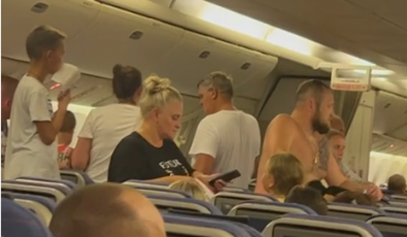«Мы пережили ад»: пассажирка рейса Анталья – Москва рассказала о невыносимой духоте в самолете