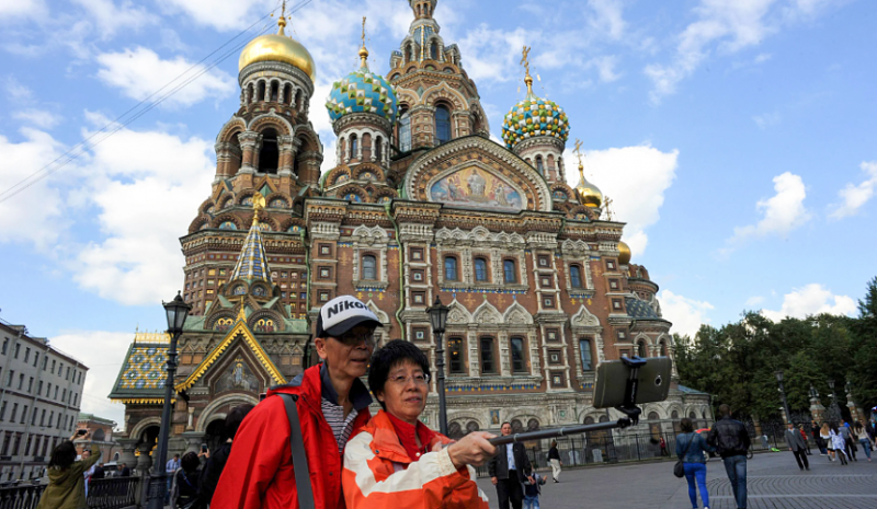 Сервис, безвиз, больше авиарейсов: как оживить въездной туризм в России