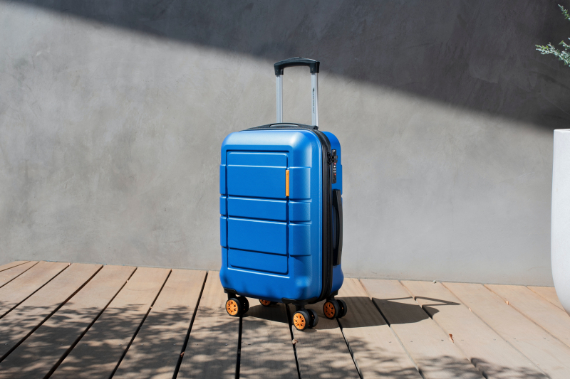 Utair показала пример авиакомпаниям, как поступать с детскими чемоданами