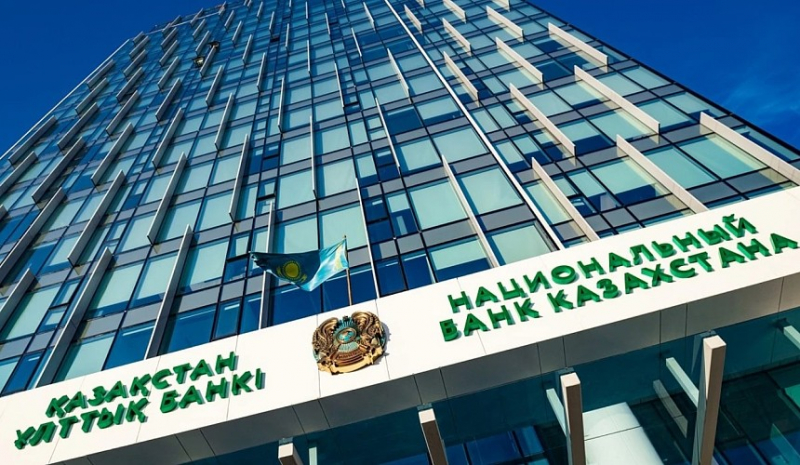 Казахстан хочет ужесточить правила выдачи банковских карт россиянам