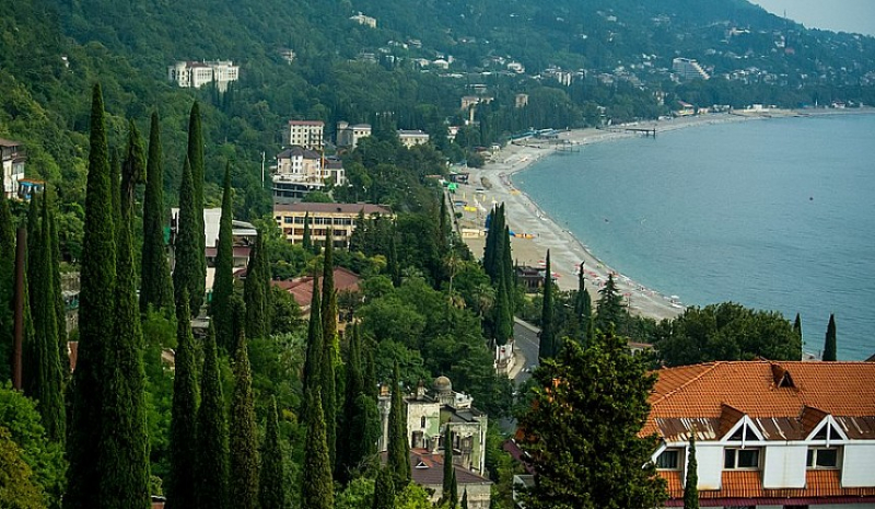Отели, трубы, туалеты: туристы рассказали, чего им не хватает в Абхазии