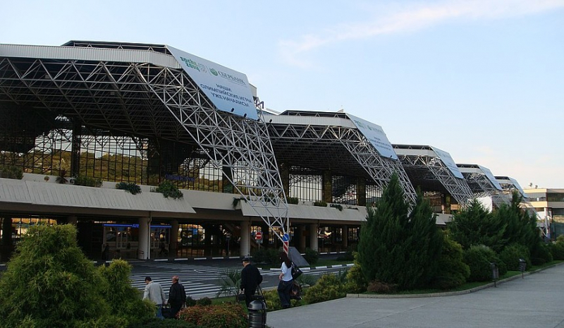 Из-за атаки беспилотника в аэропорту Сочи задержали около 15 рейсов