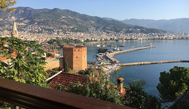 Воровство, низкое качество сервиса и цены: посол РФ в Турции рассказал о главных проблемах туристов