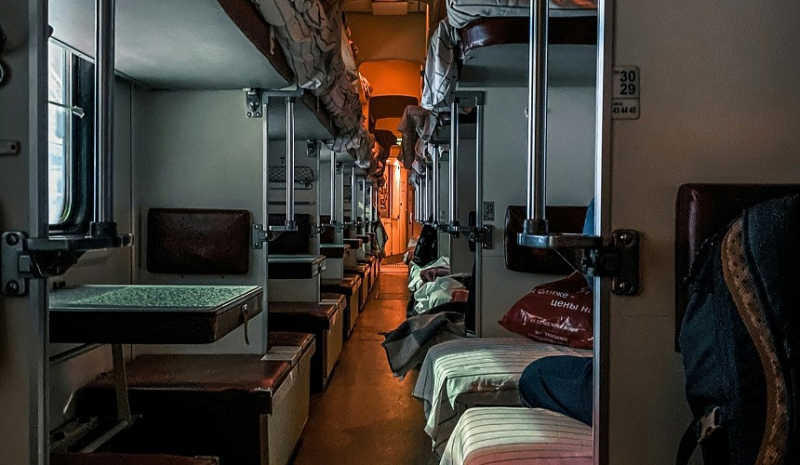 Туристке, заболевшей из-за соседей в поезде, РЖД посоветовали выкупать купе целиком