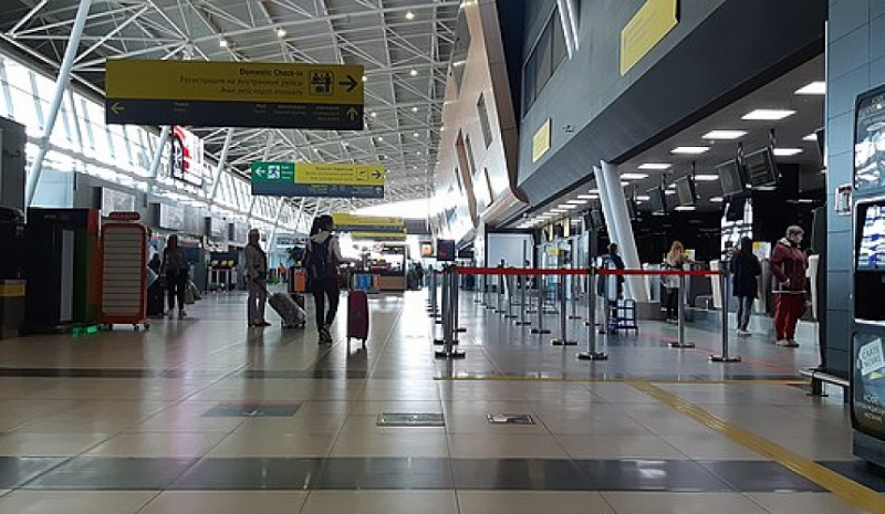 В аэропорту Казани массово задерживают и отменяют рейсы