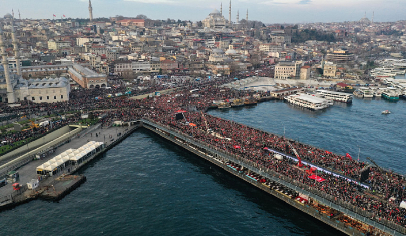 В Стамбуле отменены утренние экскурсии из-за многотысячного митинга в поддержку Палестины