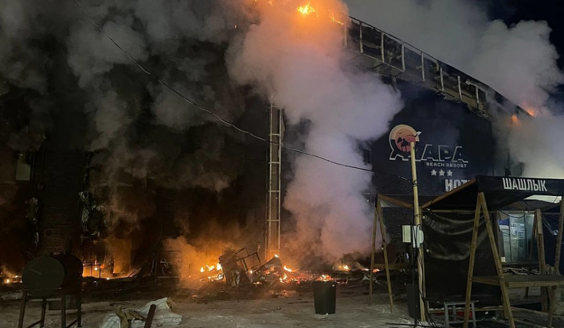 Спасались через крышу: в Тольятти ночью сгорел трехзвездочный отель на берегу Волги