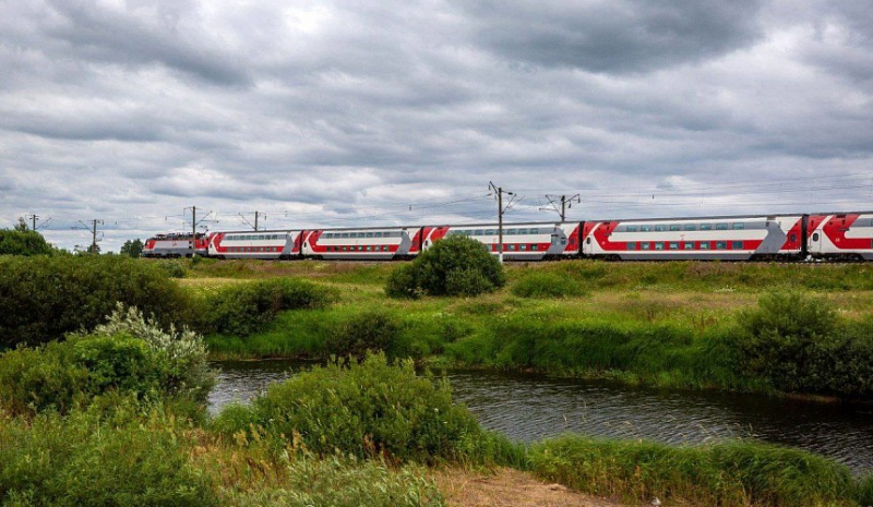 РЖД снимает двухэтажные поезда с маршрута Москва - Петербург, чтобы отправить на юг