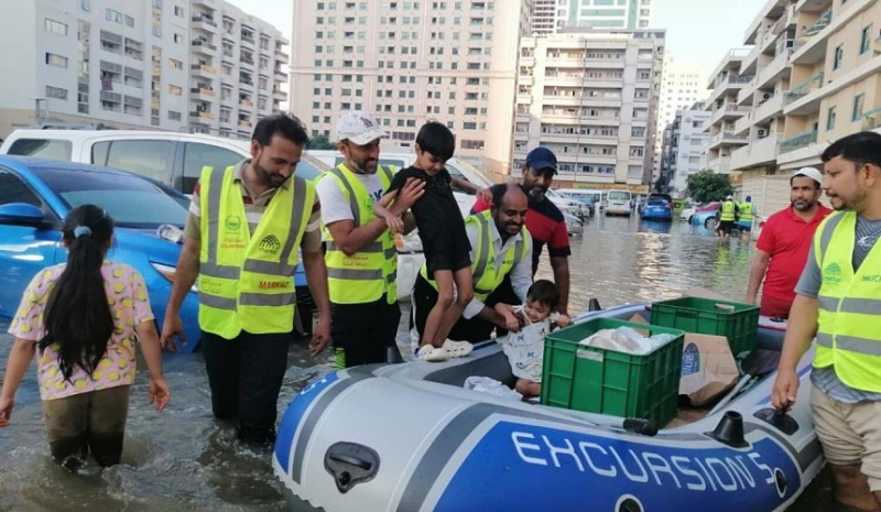 СМИ ОАЭ: улицы Шарджи залило сточными водами