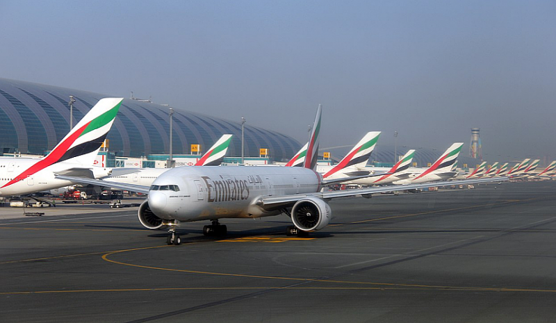 Туристы, долетевшие до Дубая, ждут багаж по 5 часов