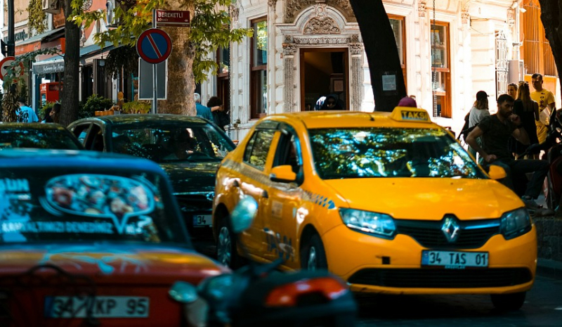 Таксисты в Турции требуют поднять цены
