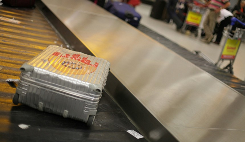 Туристы не забирают из Домодедово чемоданы, потерянные во время потопа в Дубае