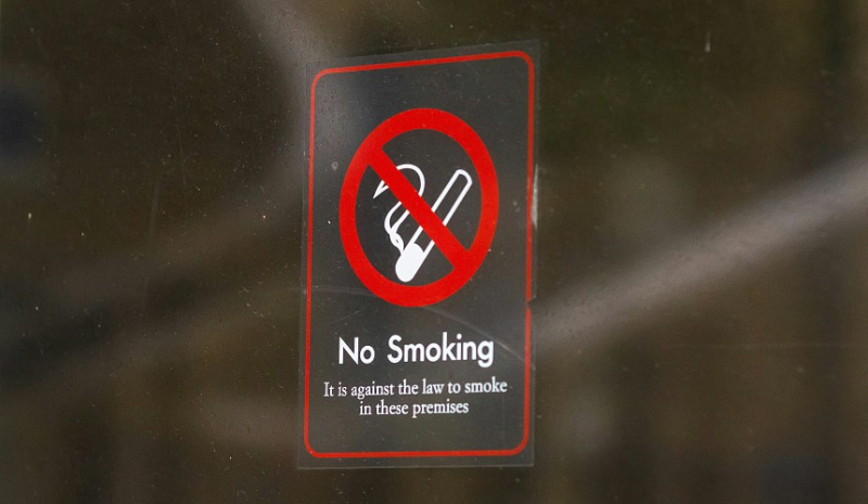 В Красноярске пассажира оштрафовали за курение электронной сигареты в самолете