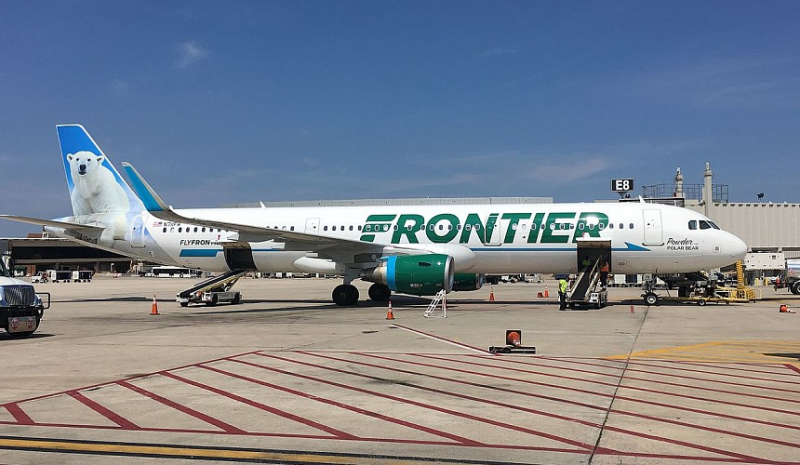 Frontier Airlines вернула Хабибу Нурмагомедову деньги после скандала в самолете